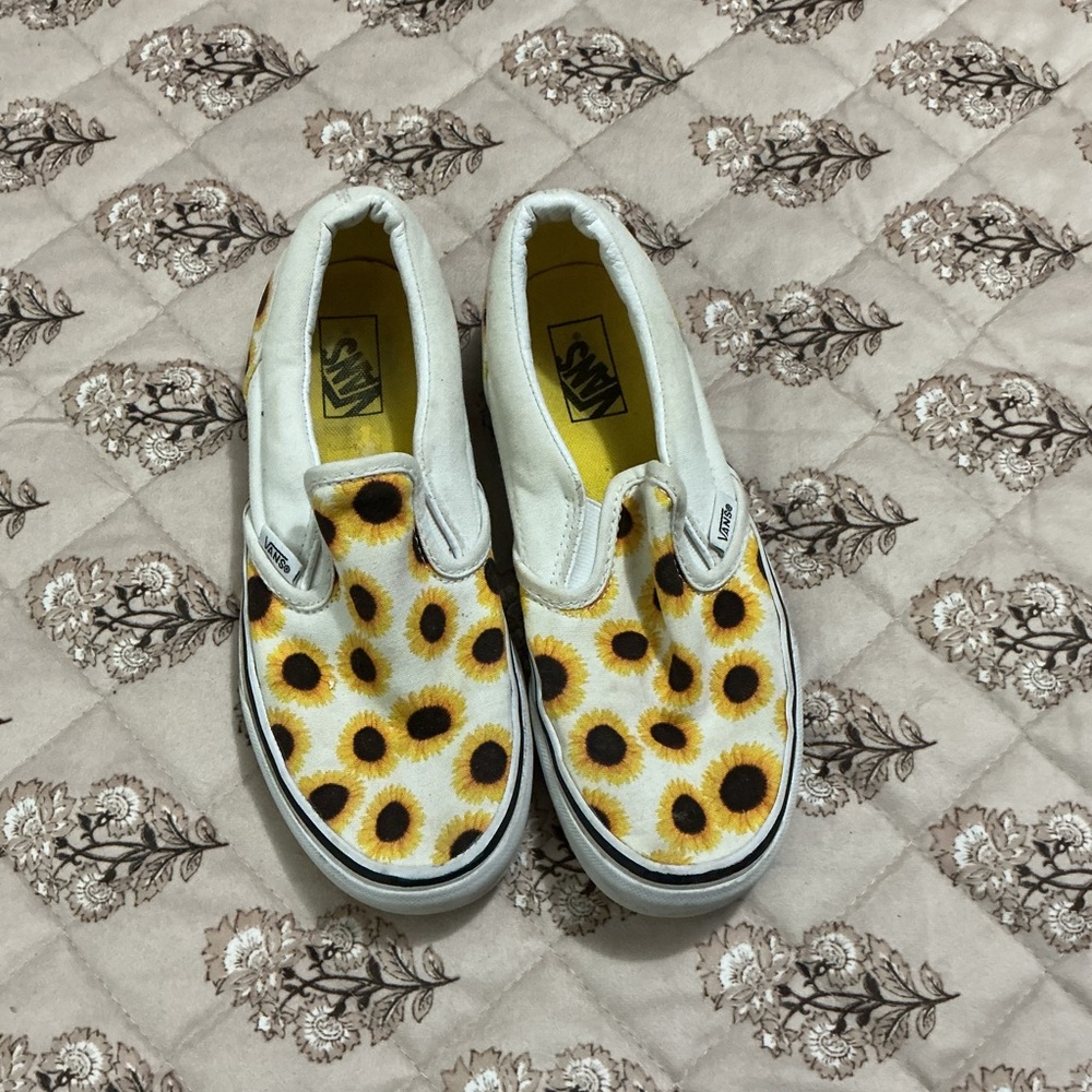 Vans Kids Slip-On Canvas Sneakers in White with Yellow Sunflower Print